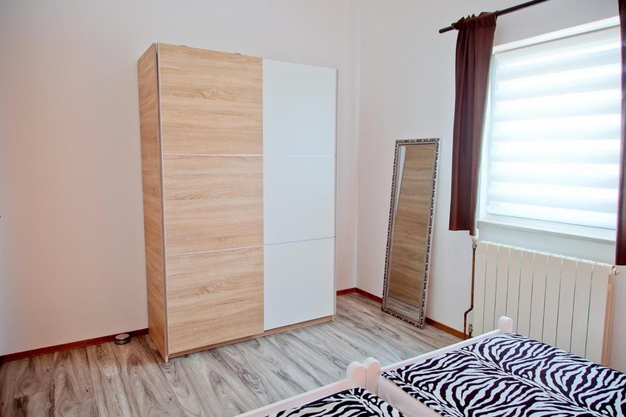 Apartament Apartmans Dina And Hana Radeki Polje 50 Loborika Zewnętrze zdjęcie